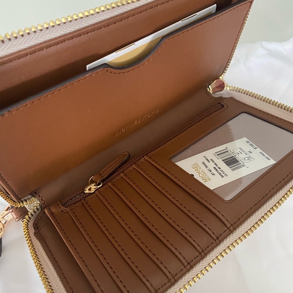 Michael Kors satchel and matching wallet - Picture 8 of 12